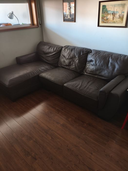Sofá castanho chaise-longue