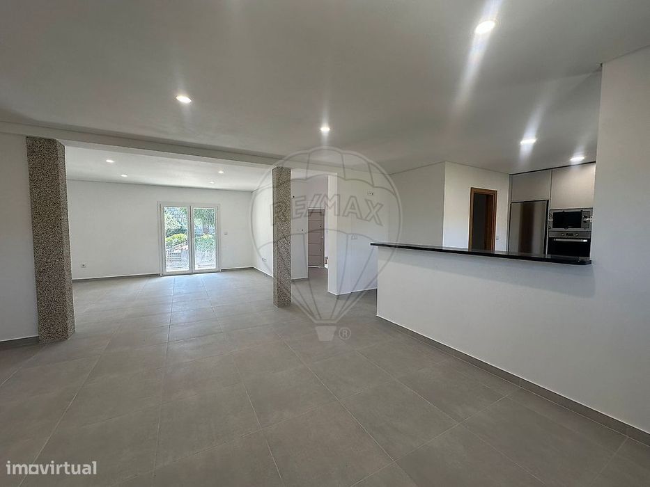 Moradia T5 para venda