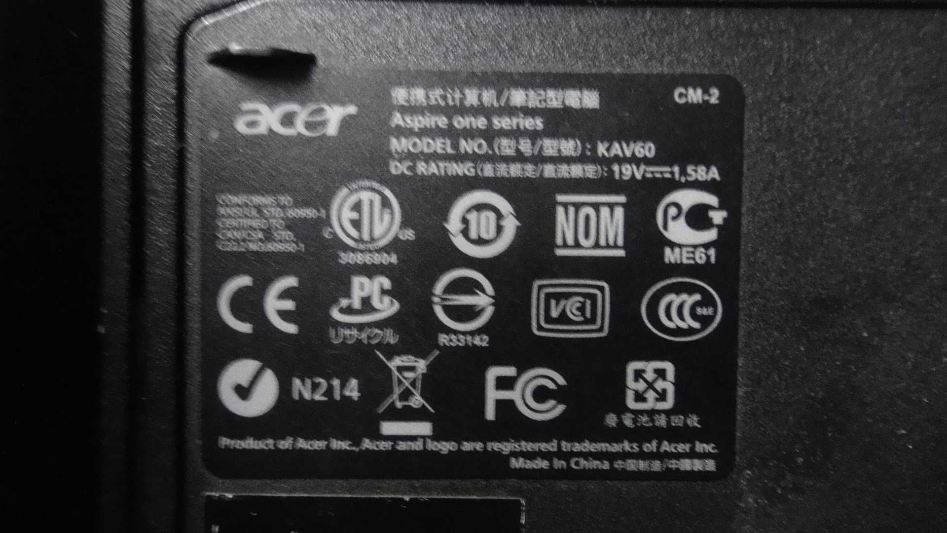 Продам недорого нетбук (маленький ноутбук) Acer Aspire one KAV60