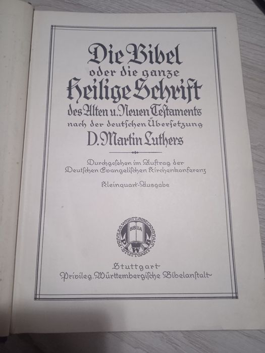 Zabytkowa  Bibllia  - rzadkość .