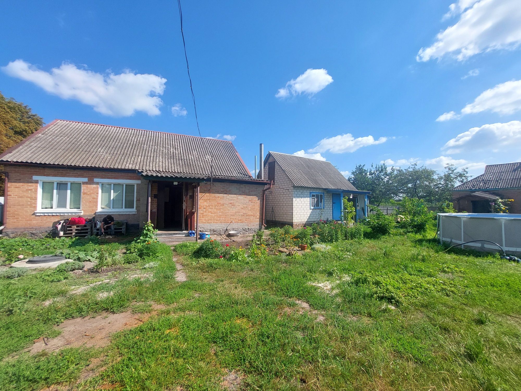 Продається будинок з садком