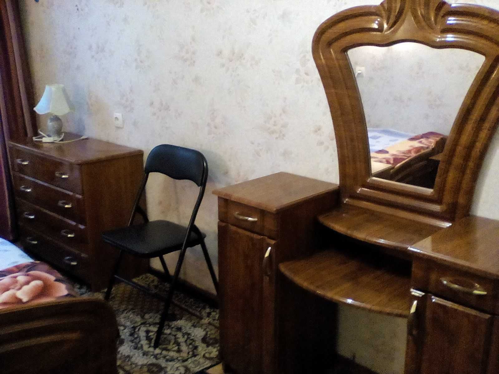 Сдам  КОМНАТУ  долгосрочно одной девушке возле Киевского рынка
