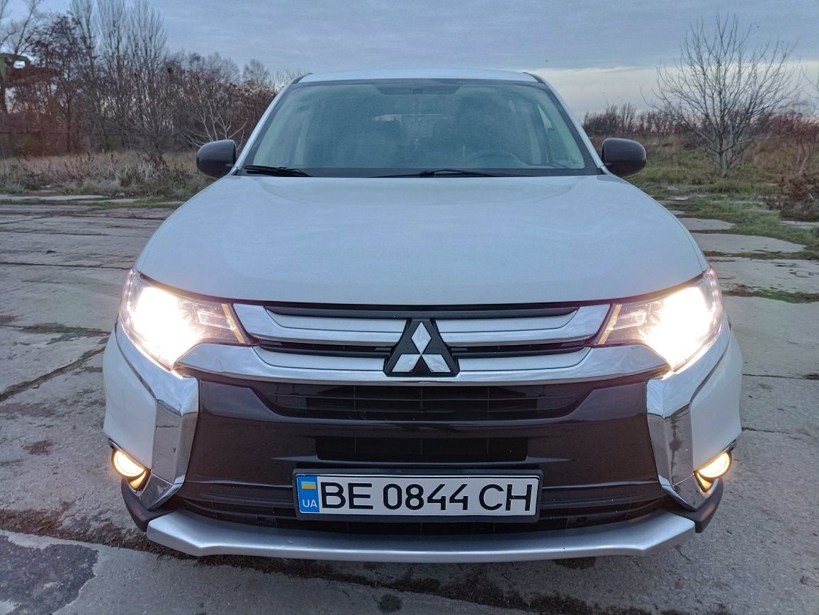 Outlander 2017 Mitsubishi 7 мест 50тыс.м. Митсубиси Аутлендер 2.4 Benz