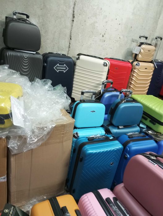 Walizka średnia xl z abs na 4 kołach podróżna