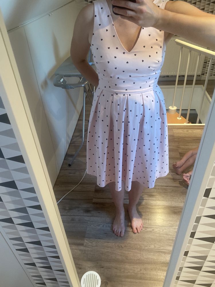Sukienka serduszka pudrowy róż styl pin up Mohito 38