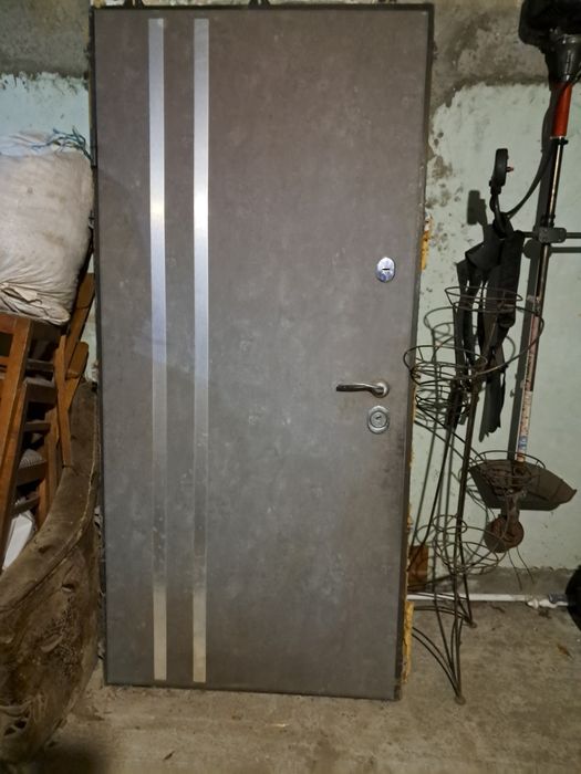 Двері вхідні в гарному стані