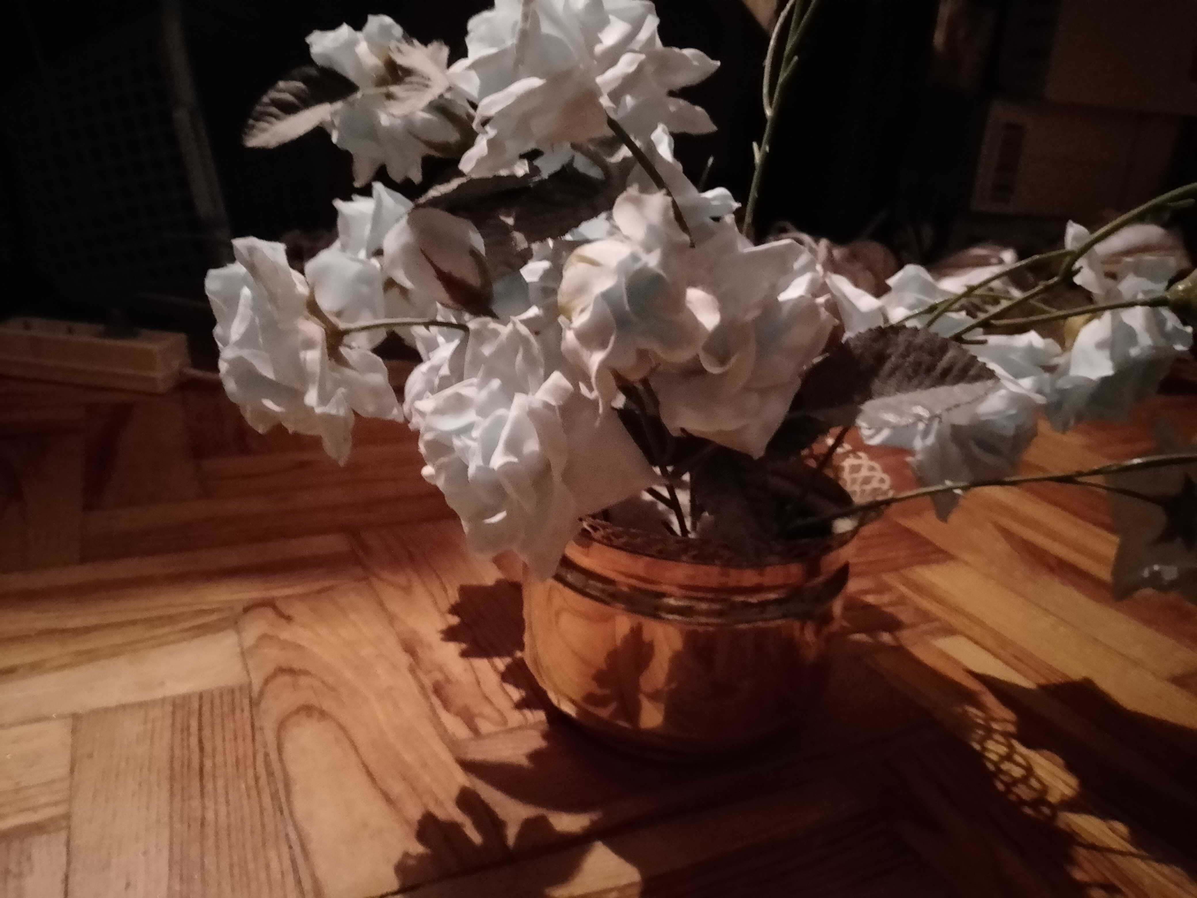 Vaso belo dourado C/ flores artificiais lindas azuis-5E-Copos2EDesde2E
