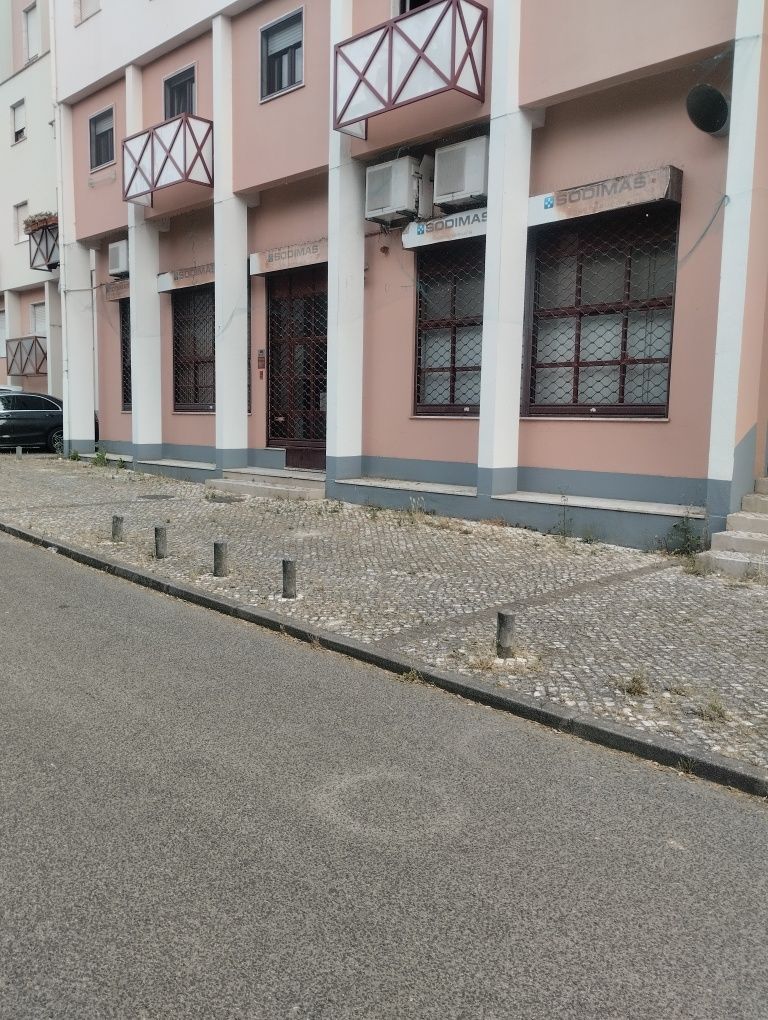 Arrendamento loja dá para vários serviços