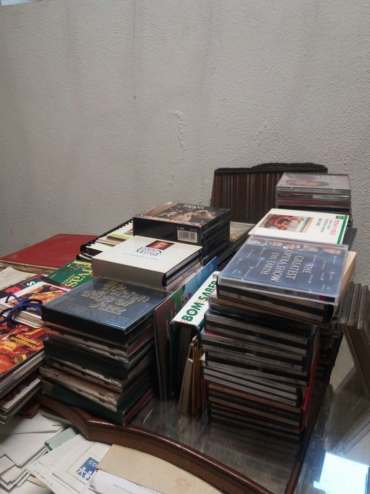 Livros muito antigos, livros antigos e livros recentes
