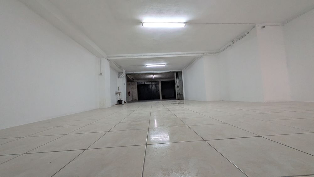 Arrendo garagem fechada