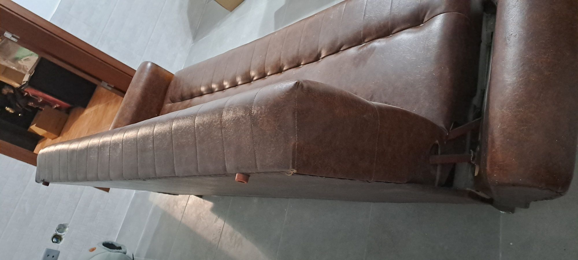 Sofá em napa antigo