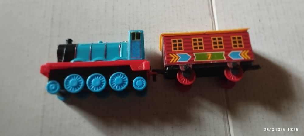 Lokomotywa z wagonikiem.Zabawki z PRL