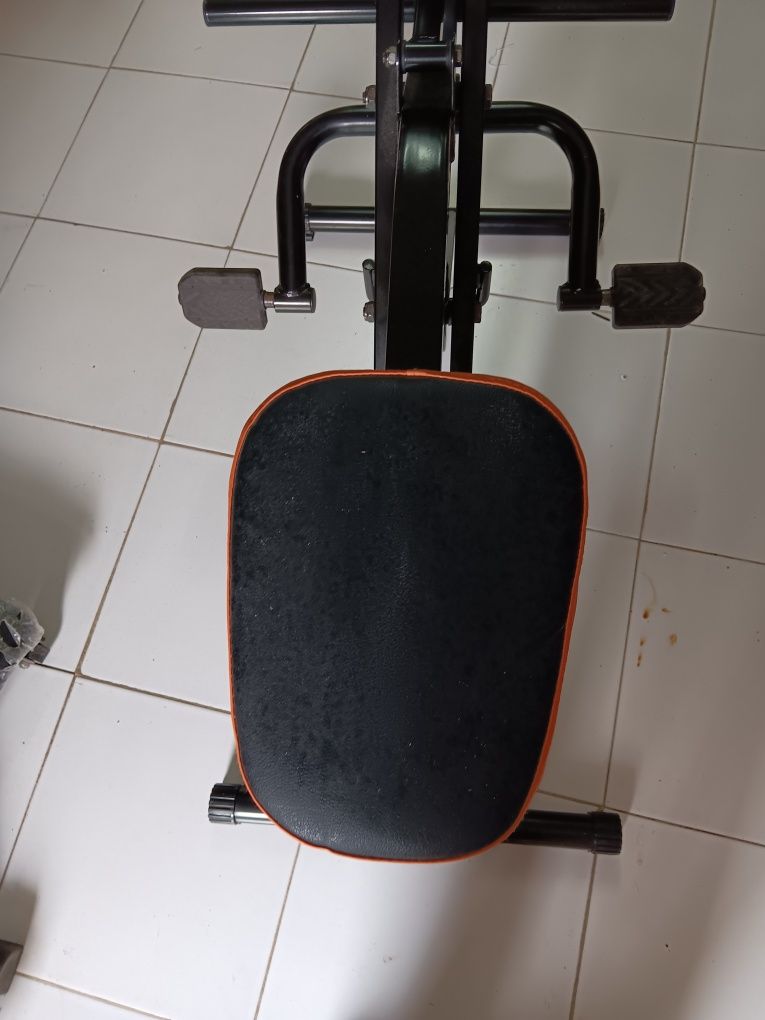 Máquina de ginástica para levantar peso do corpo