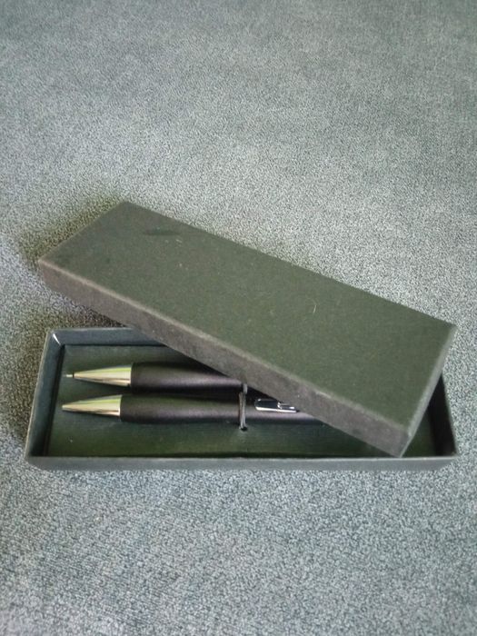 Zestaw długopis+ołówek. W kartonowym etui. Nowy.