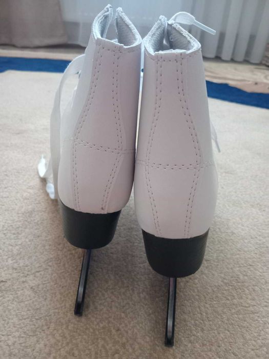 Ковзани жіночі  розмір 37/38 НОВІ, Коньки. В упаковці.