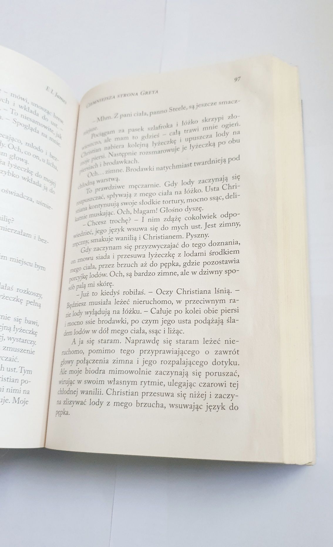 Ciemniejsza Strona Greya - E L James - Stan dobry, 6/10