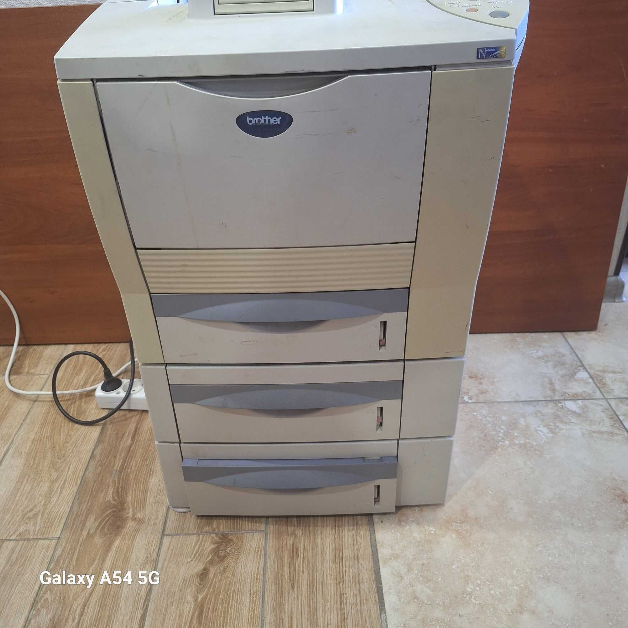 Принтер лезерный  Brother  HL   7050 скорость печати 28 страниц А 4 ми