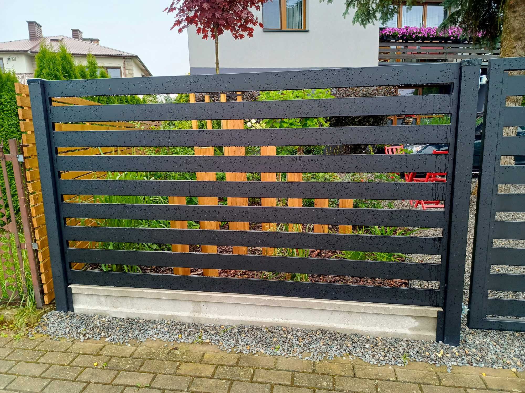 Ogrodzenie palisadowe, nowoczesne z montażem - palisada