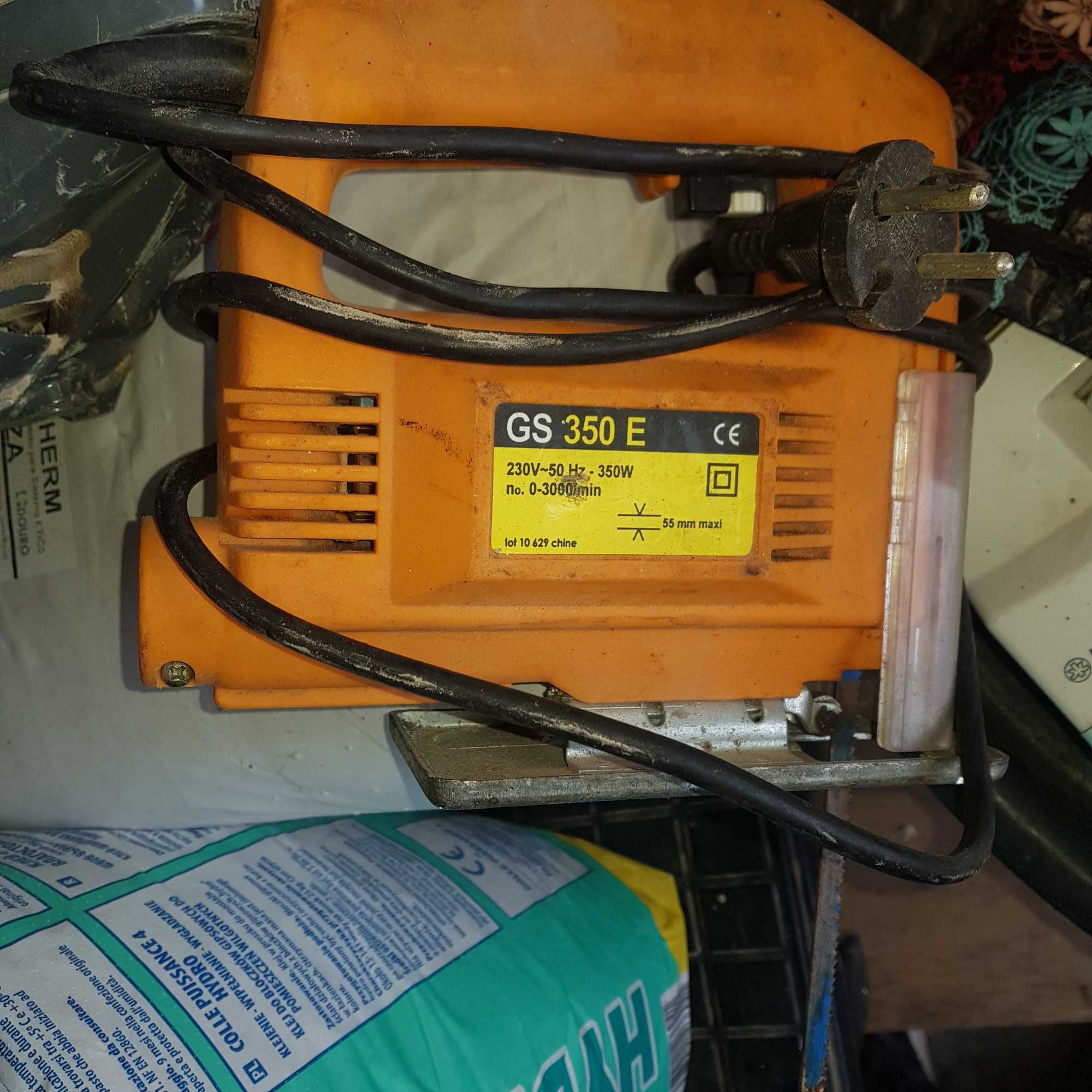 Aparafusadora Bosch com 2 baterias em bom estado