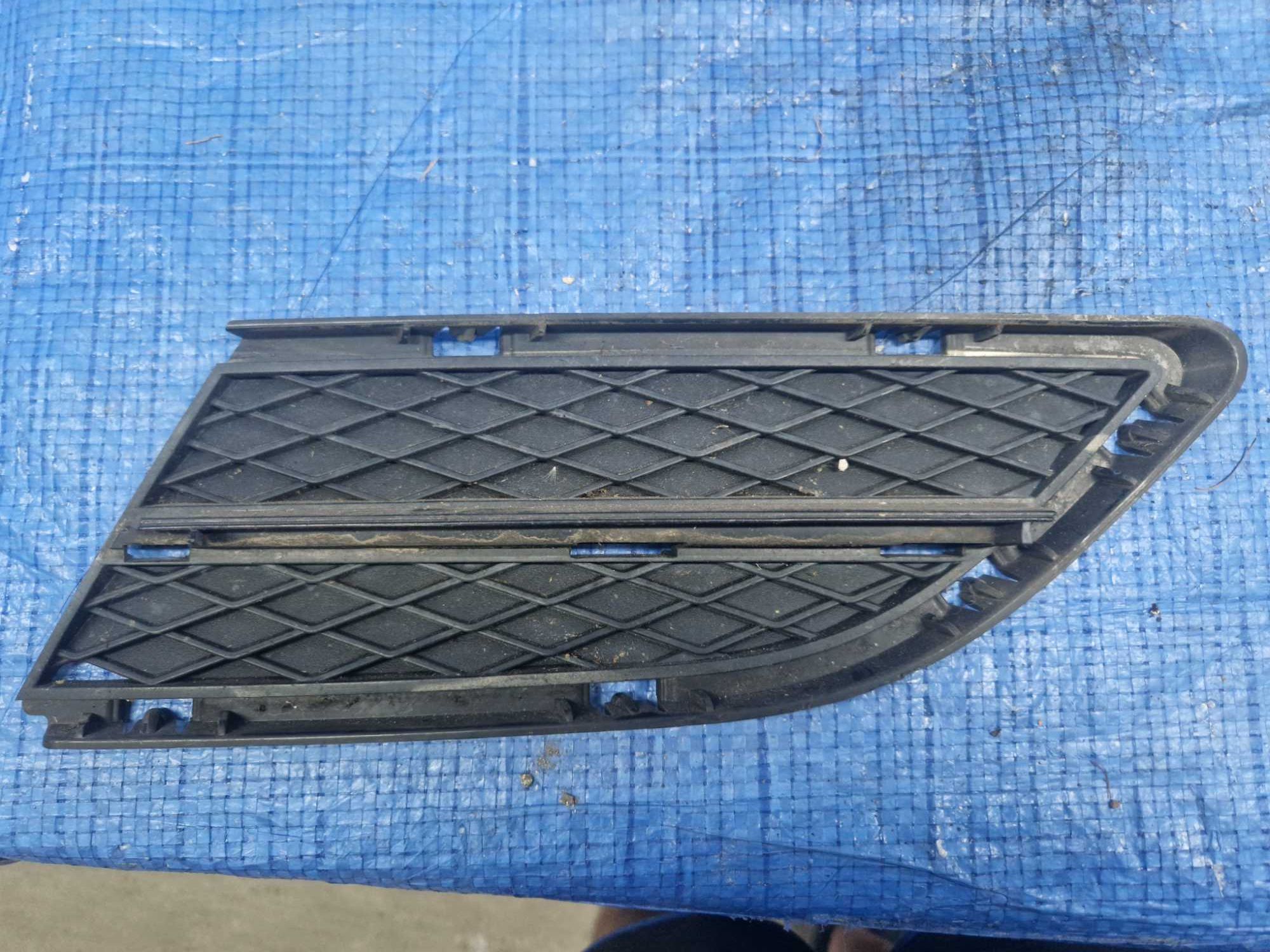 BMW E90 LIFT kratka zaślepka Oryginał Lewa