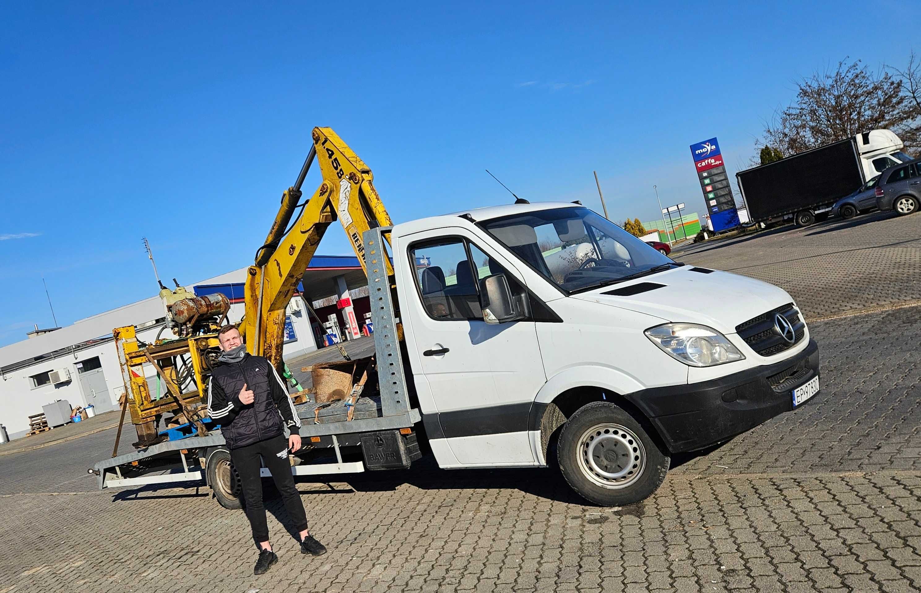 Laweta Piotrków 24/7  Pomoc Drogowa Transport Holowanie Usługi Transpo