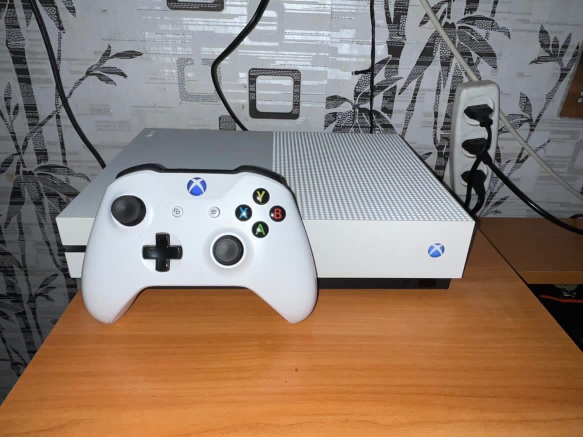 Приставка Xbox One на 512 гб