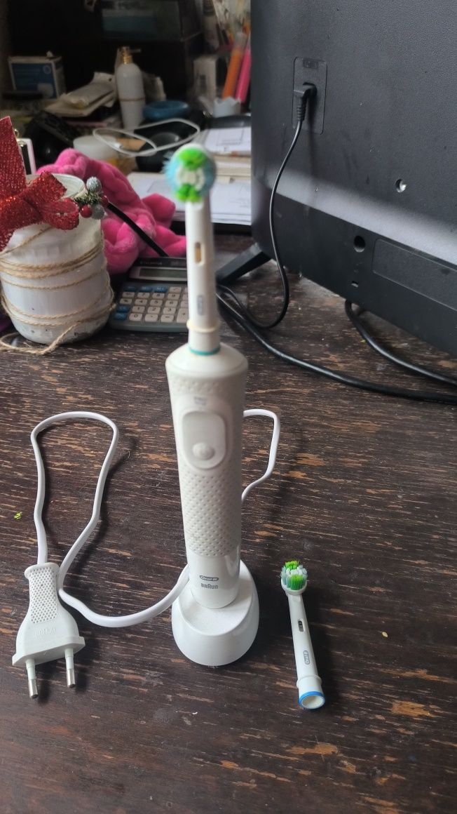 Електрична зубна щітка Oral-B Braun