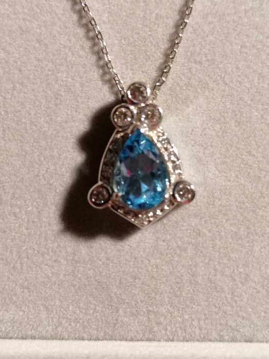 Colar em Ouro com Topázio Azul e Diamantes – Certificado Internacional