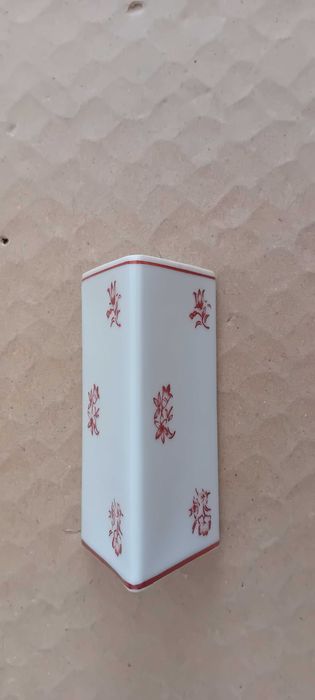 Paliteiro em porcelana portuguesa da fabrica Candal marcado na base.