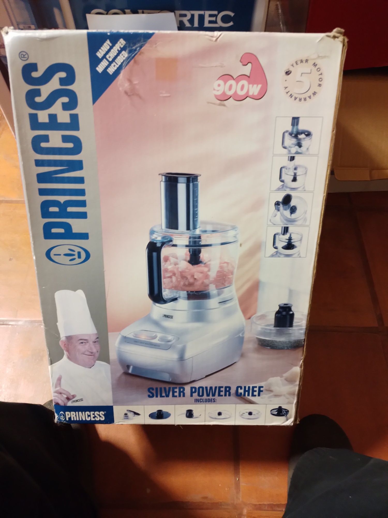 Robo marca princesas 900w