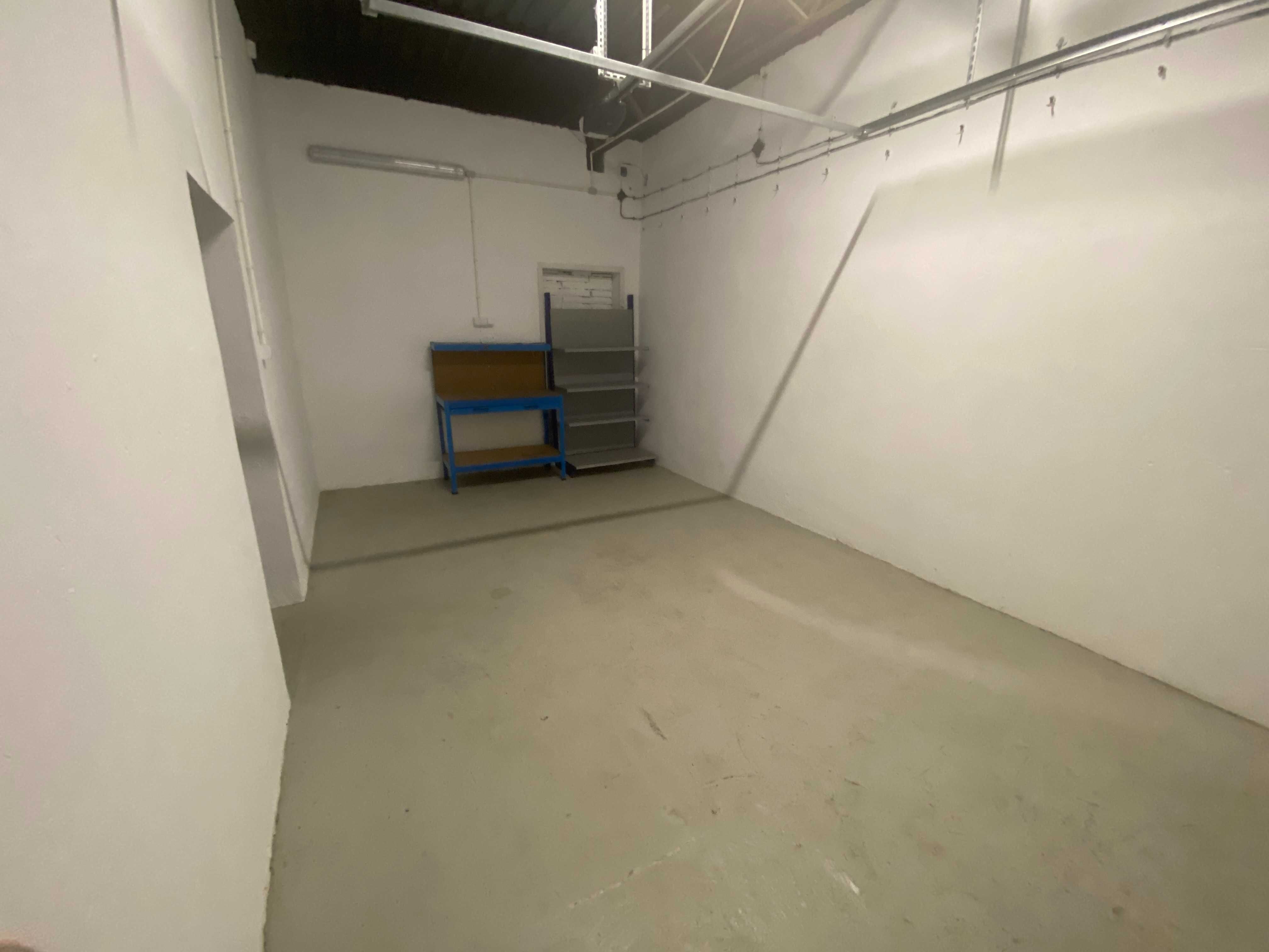 Magazyn / Garaż 21 m² – Centrum Świecia – 700 zł/mies. + prąd