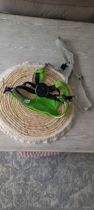 Szelki bezpieczeństwa DUDLEY marki TRUNKI w kolorze zielonym.