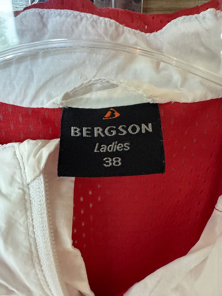 Biało-czerwona kurtka sportowa Bergson