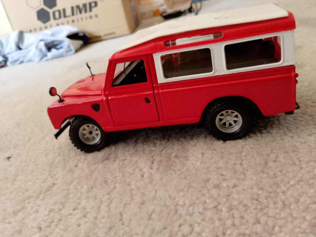 Land rover bburago 1:25