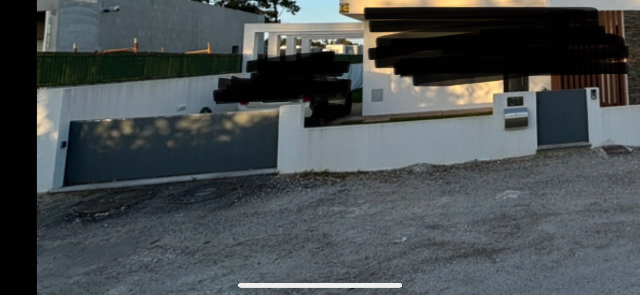 Portão e porta exteriores