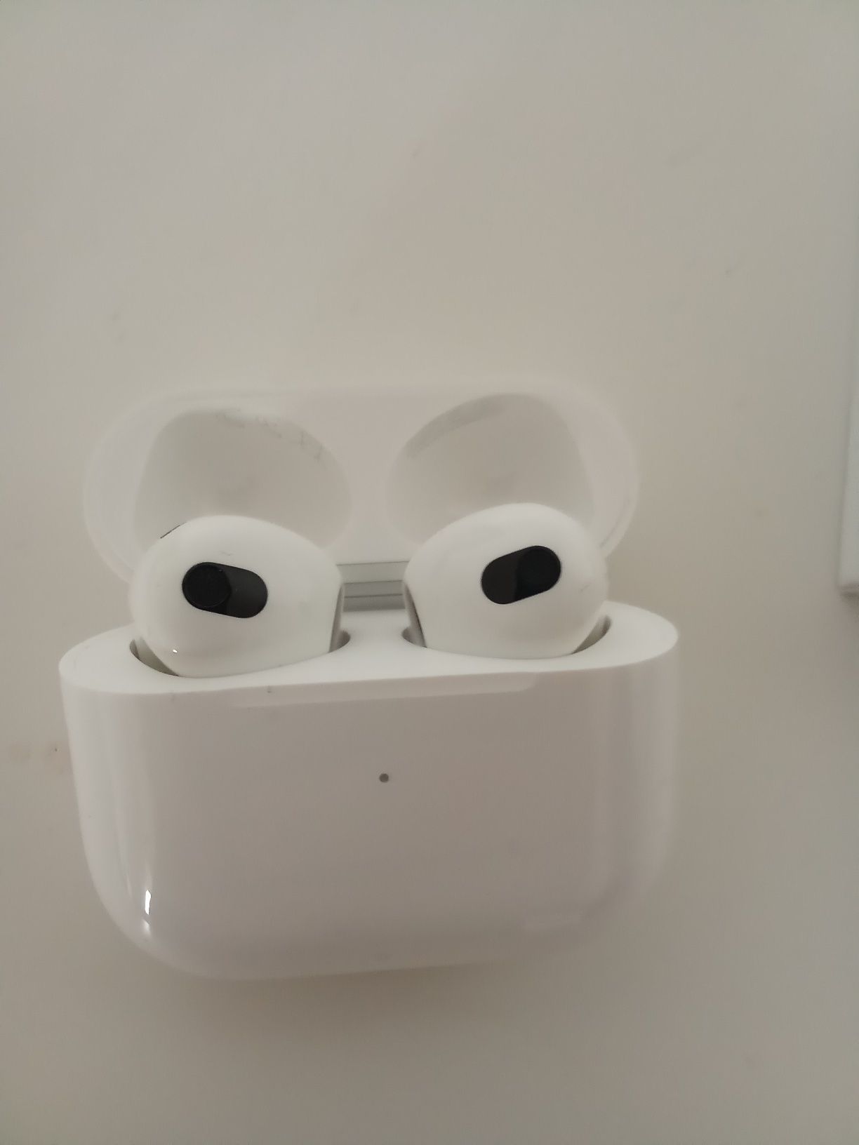 Sluchawki Apple AirPods 3 z ladujacym etui