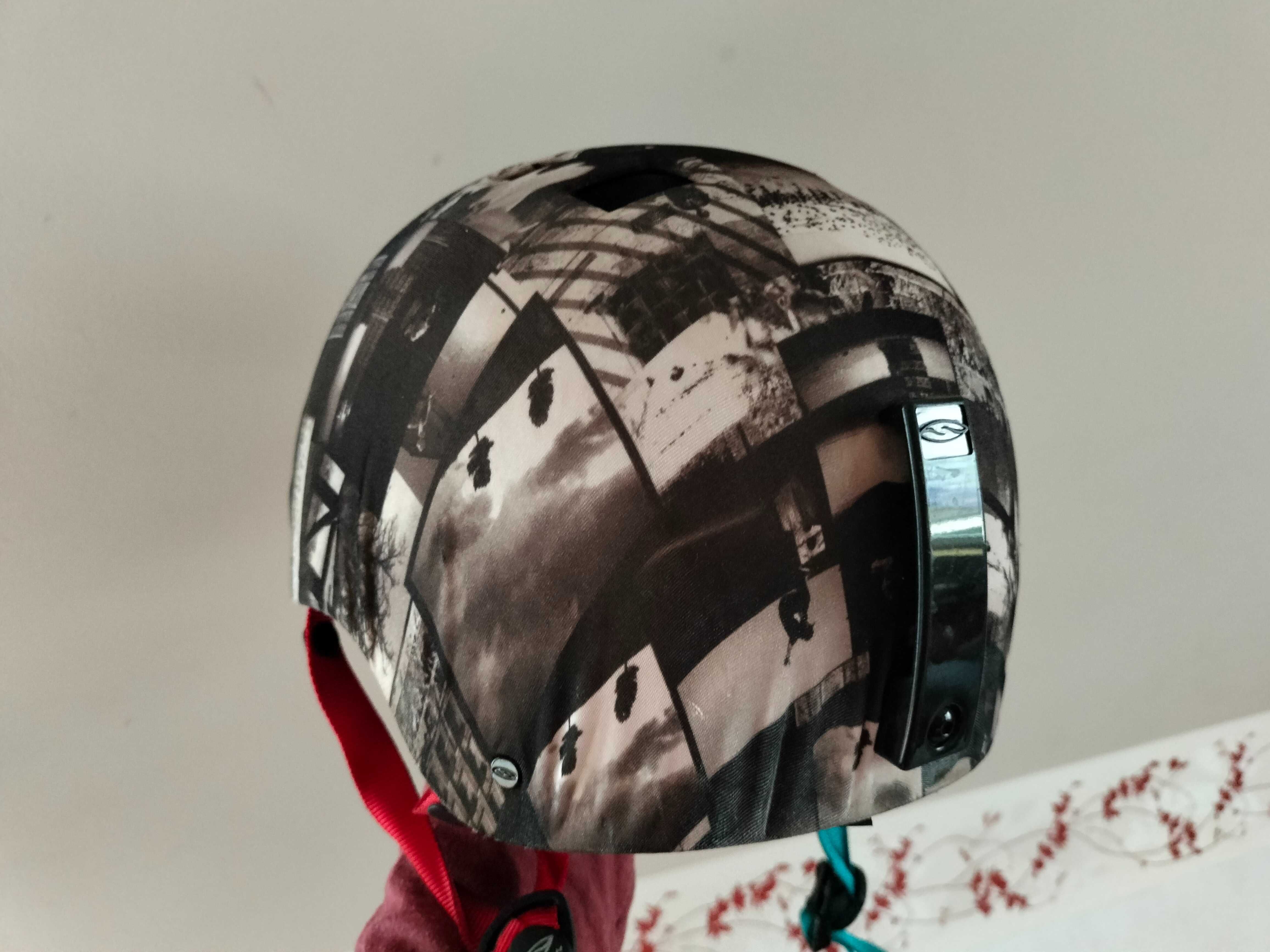 Kask snowboadrowy SMITH rozm.      .M 58-60cm unikatowy wzór .