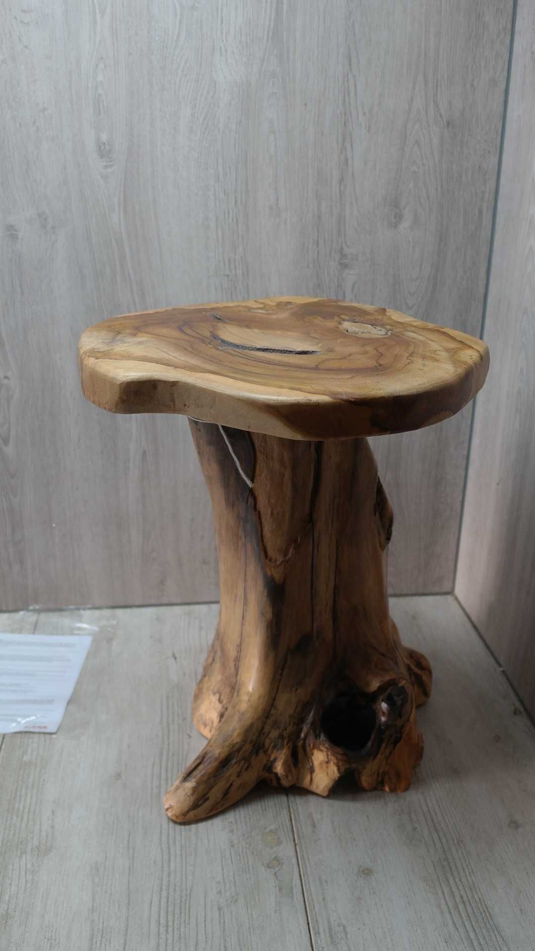 Stolik pomocniczy Kare w kształcie pnia drewniany 39xH49 cm