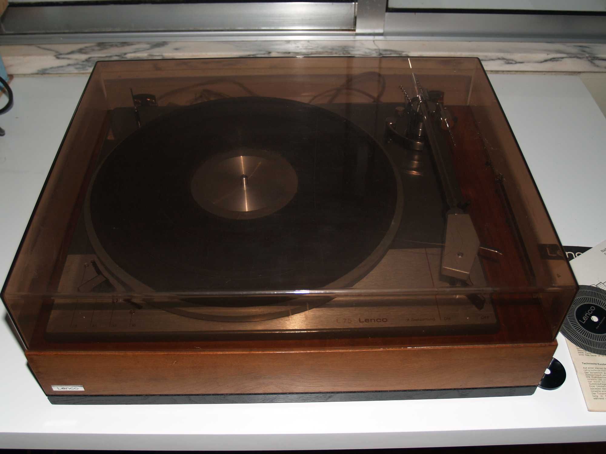 Gira-Discos LENCO L-75