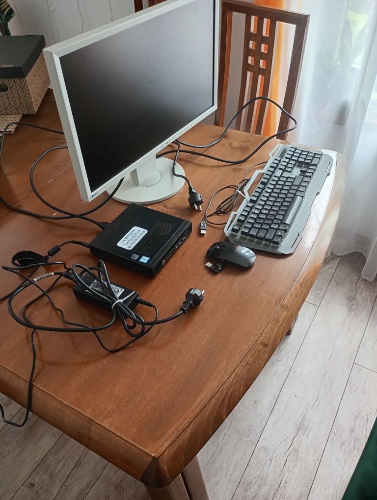 Komputer HP EliteDesk + Monitor EIZO 23 całe + dodatki
