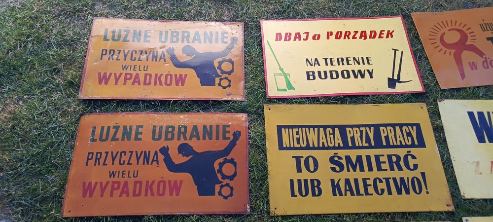 Stare metalowe tablice z PRL-u