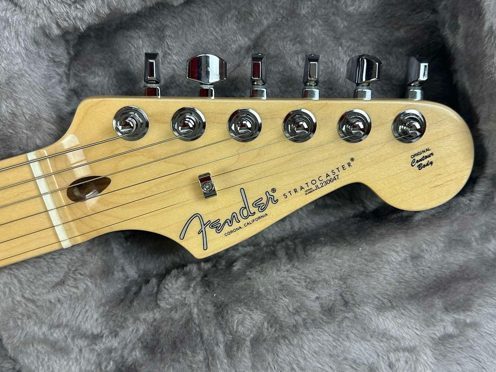 Fender American Stratocaster Juanes Ultra  (NEW,HSS, 2000$)