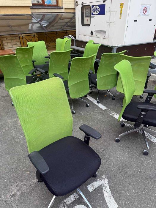 РАСПРОДАЖА офисной мебели стулья кресла на колёсиках стільці крісла