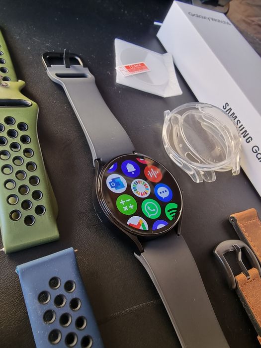Samsung Galaxy Watch 6 44mm + acessórios