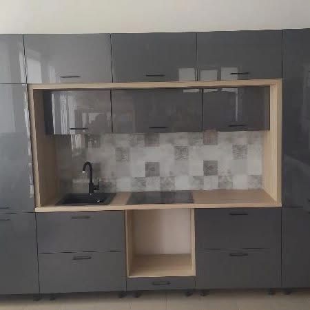 Кухня нова з вітрини