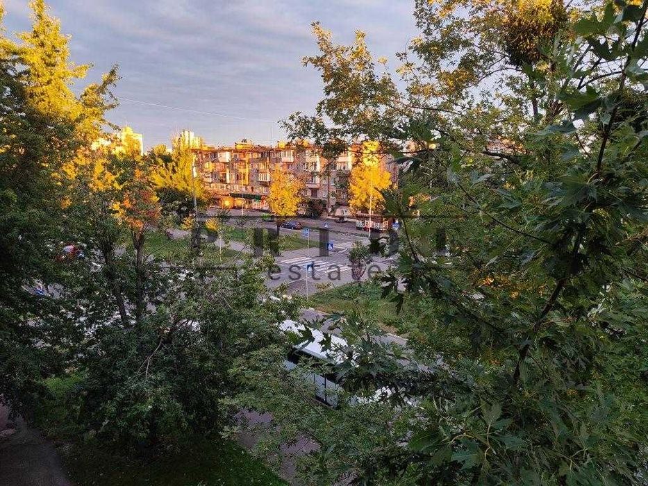 2-кімнатна біля метро • Швидка окупність • Ідеально під оренду