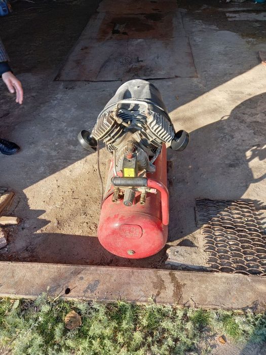 Продам компрессор воздушный