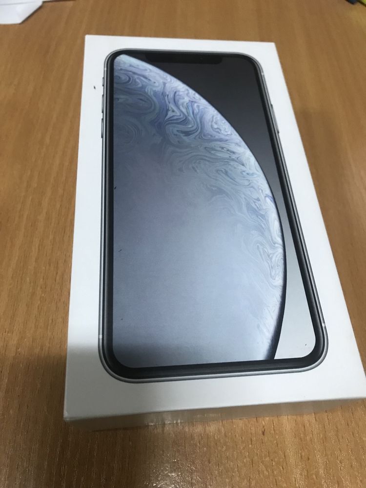 Упаковка iPhone XR