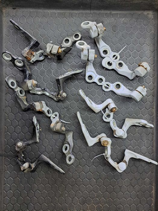 Zawiasy drzwi Ford Kuga Mk1 PRAWY\LEWY\PRZÓD\TYŁ