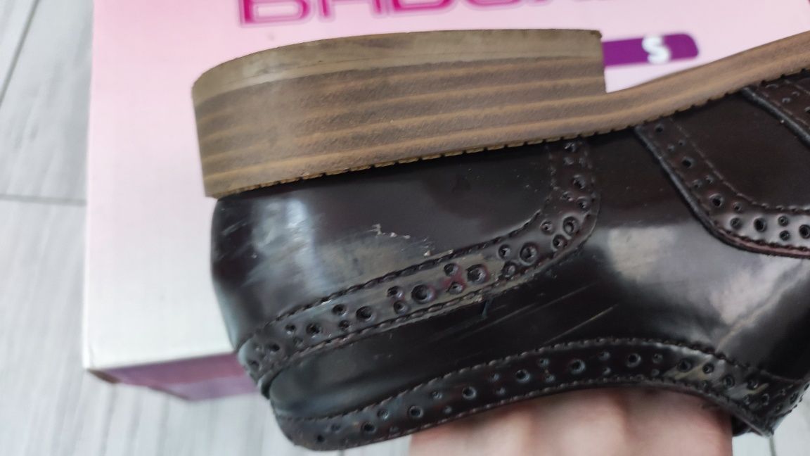 Półbuty, buty lakierowane, damskie oksfordki, oxfordy 39.